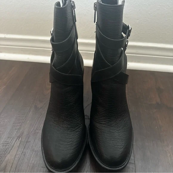 Vince Camuto Black Buckle Platform Heeled Ankle Moto Boots - Picture 5 of 9